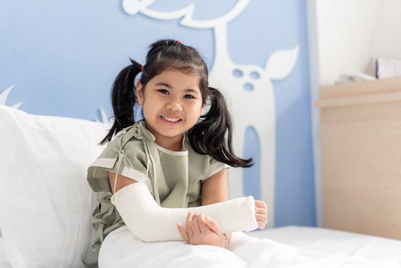 A child with a broken arm