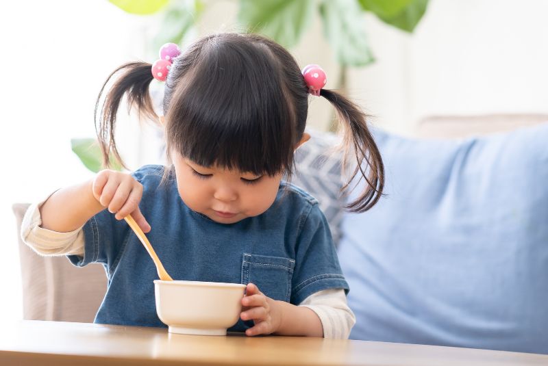 Todder eating from a bowl