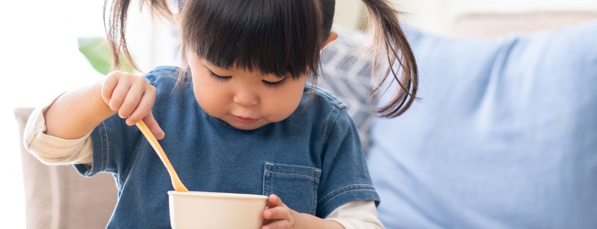 Todder eating from a bowl