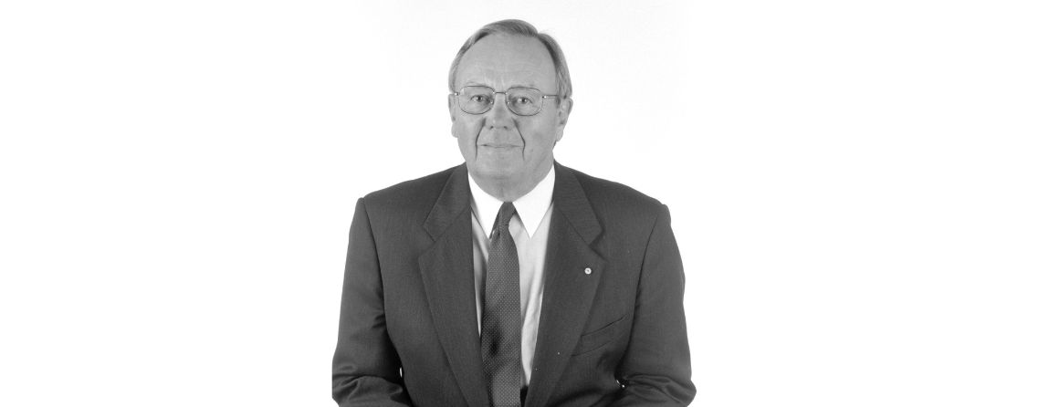 Vale Mr Laurie Cox AO