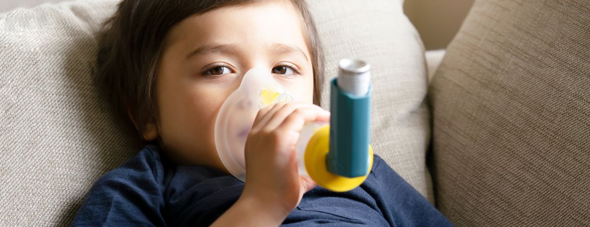 A child with an asthma inhaler
