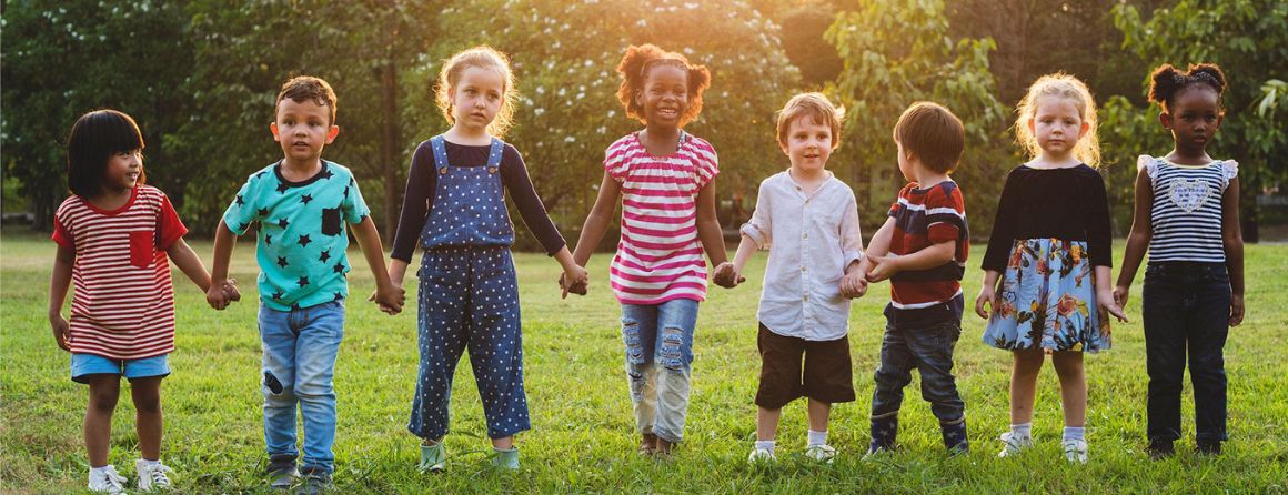 8 children holding hands