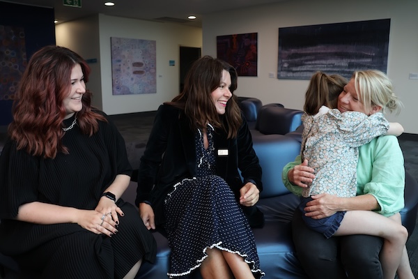 Speech and language experts Dr Daisy Shepherd and Professor Angela Morgan speak to childhood apraxia of speech patient Isla and her mum Sheree