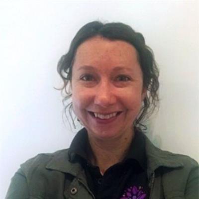 Dr Arwen Nikolof