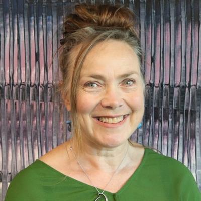 Dr Carlee Holmes