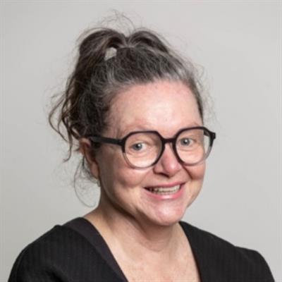 Prof Fiona Russell