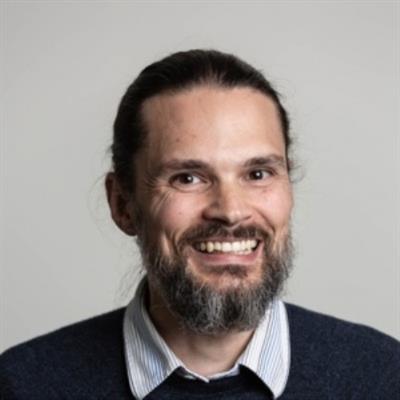 Dr Peter Houweling