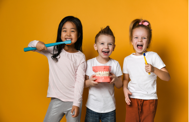 Kids brushing teeth